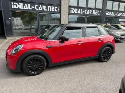 Begagnad Mini Cooper Classic 136 HK (100 kW) 2023 Röd Halvkombi