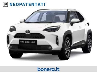 Nuova Toyota Yaris Cross Trend 131 CV (96 kW) 2026 Platinum pearl white SUV