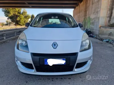 Usata Renault Scénic III XMOD 110 CV (80 kW) 2012 Bianco Monovolume