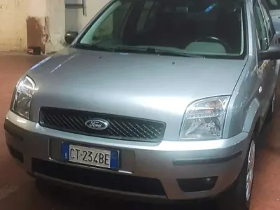 Usata Ford Fusion Collection 68 CV (50 kW) 2005 Grigio Utilitaria