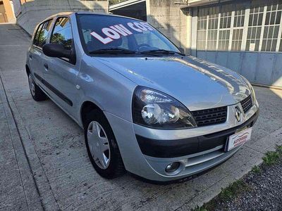Usata Renault Clio II 75 CV (55 kW) 2003 Argento Berlina