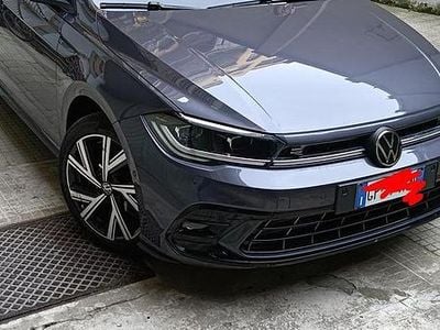 Usata VW Polo R-line 110 CV (80 kW) 2023 Grigio Utilitaria