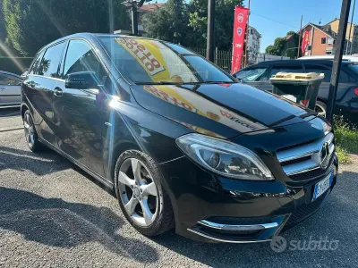 Usata Mercedes B200 Premium 136 CV (100 kW) 2012 Nero Utilitaria