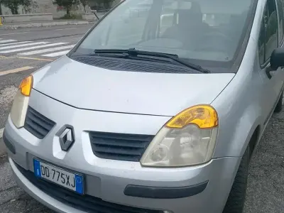 Usata Renault Modus 75 CV (55 kW) 2006 Grigio Monovolume