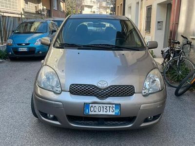 usata Toyota Yaris 1.3i 16V cat 5 porte Sol