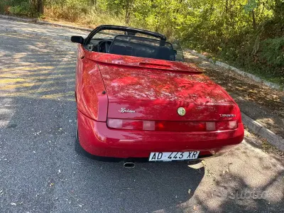 Usata Alfa Romeo Spider 150 CV (110 kW) 1995 Rosso Cabrio