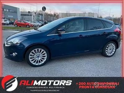Usata Ford Focus Titanium 150 CV (110 kW) 2011 Blu Berlina