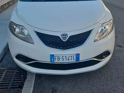 Usata Lancia Ypsilon 69 CV (50 kW) 2015 Utilitaria