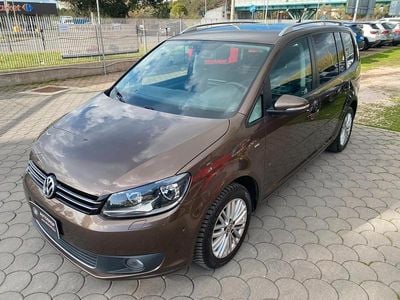 Usata VW Touran Trendline 106 CV (77 kW) 2015 Marrone Monovolume