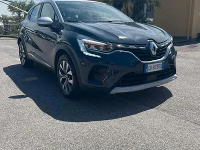 Second-hand Renault Captur Zen 101 CP (74 kW) 2020 Gri SUV