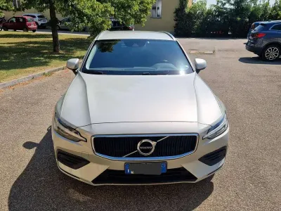 Usata Volvo V60 Business Edition 150 CV (110 kW) 2019 Argento Station wagon