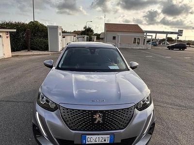 Usata Peugeot e-2008 Allure 100 kW (136 CV) 2021 Grigio SUV