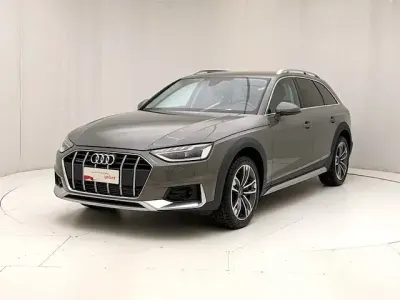 Usata Audi A4 Allroad Business 265 CV (194 kW) 2023 Grigio chronos metallizzato Station wagon