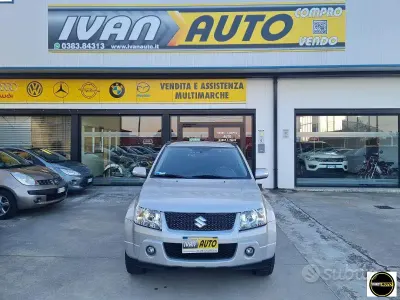 Usata Suzuki Grand Vitara 129 CV (94 kW) 2010 Argento SUV