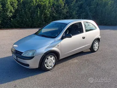 Usata Opel Corsa 58 CV (42 kW) 2002 Grigio Utilitaria