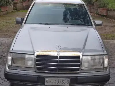 Usata Mercedes 200 122 CV (89 kW) 1992 Grigio Berlina