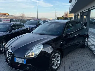 Usata Alfa Romeo Giulietta Distinctive 120 CV (88 kW) 2012 Nero Utilitaria