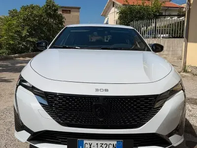 Usata Peugeot 308 GT-line 131 CV (96 kW) 2025 Bianco Berlina
