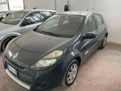 Usata Renault Clio Dynamique 75 CV (55 kW) 2012 Grigio Utilitaria