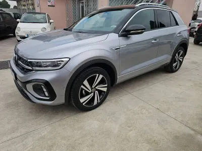 Usata VW T-Roc R-line 116 CV (85 kW) 2024 Argento SUV