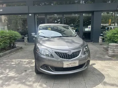 Usata Lancia Ypsilon Gold 69 CV (50 kW) 2024 Grigio Utilitaria