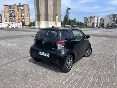 Usata Toyota iQ 68 CV (50 kW) 2009 Nero Utilitaria