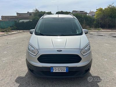 Usata Ford Transit Courier Trend 76 CV (55 kW) 2016 Grigio Furgone