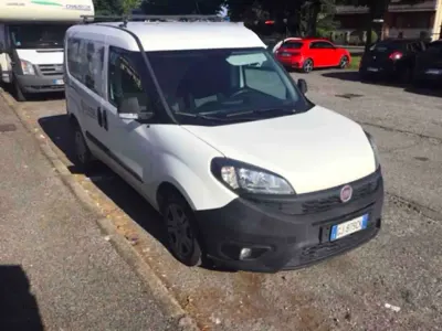 Usata Fiat Doblò 105 CV (77 kW) 2022 Bianco Monovolume