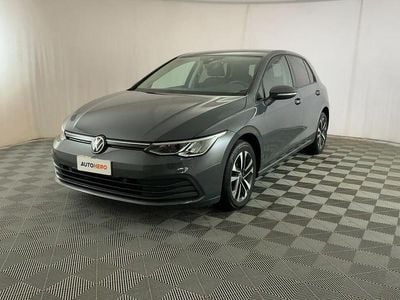 Usata VW Golf VIII Life 150 CV (110 kW) 2021 Grigio