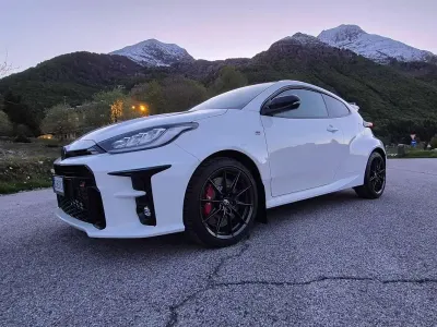 Usata Toyota Yaris 261 CV (191 kW) 2021 Bianco Utilitaria