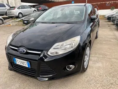 Usata Ford Focus 116 CV (85 kW) 2012 Nero Station wagon