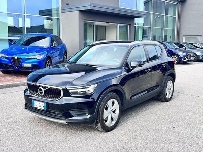 Usata Volvo XC40 Momentum 163 CV (119 kW) 2021 Nero SUV