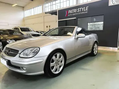 Usata Mercedes SLK320 218 CV (160 kW) 2004 Argento Cabrio