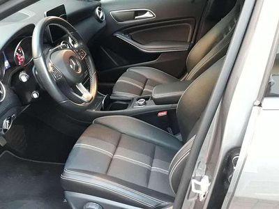 Usata Mercedes A180 122 CV (89 kW) 2017 Grigio Berlina