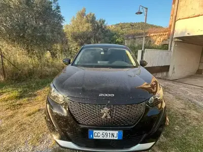 Usata Peugeot 2008 Allure 110 CV (80 kW) 2021 Nero SUV