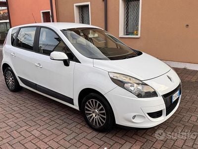 Usata Renault Scénic III XMOD 106 CV (77 kW) 2010 Bianco Monovolume