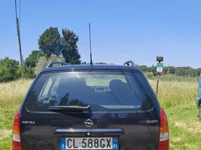 Usata Opel Astra Elegance 75 CV (55 kW) 2003 Blu Station wagon