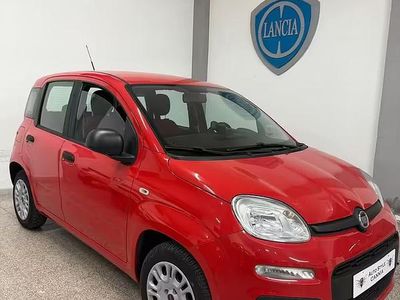 Usata Fiat Panda Lounge 95 CV (69 kW) 2017 Rosso Utilitaria