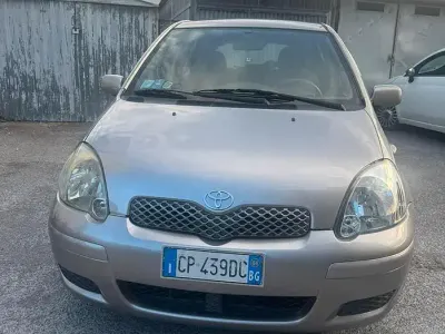 Usata Toyota Yaris 65 CV (47 kW) 2004 Berlina