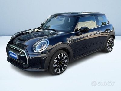Usata Mini Cooper SE 135 kW (184 CV) 2022 Nero pastello Utilitaria