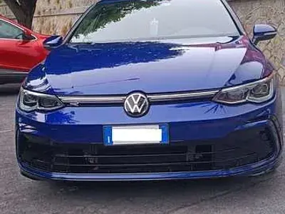 Usata VW Golf VIII R-line 150 CV (110 kW) 2024 Blu/azzurro Berlina