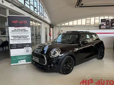 Begagnad Mini ONE 102 HK (75 kW) 2020 Svart Halvkombi