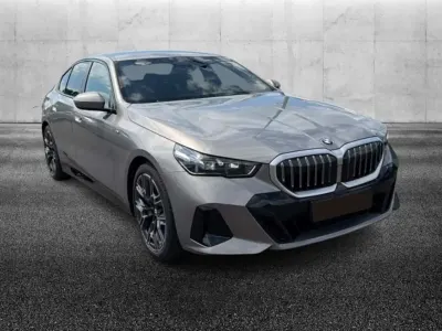 Usata BMW 520 M Sport 197 CV (144 kW) 2025 Grigio SUV