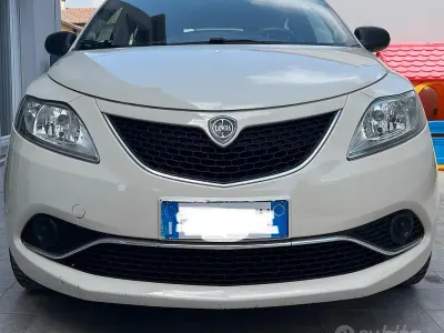 Usata Lancia Ypsilon 69 CV (50 kW) 2015 Utilitaria
