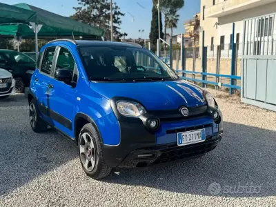 Usata Fiat Panda Cross Cross 69 CV (50 kW) 2019 Bluazzurro Utilitaria