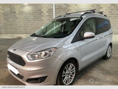Usata Ford Tourneo Courier Titanium 101 CV (74 kW) 2015 Grigio Monovolume