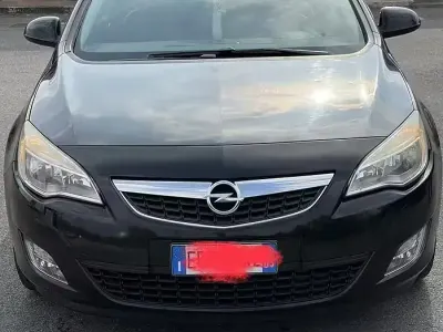 Usata Opel Astra 60 CV (44 kW) 2010 Nero Berlina