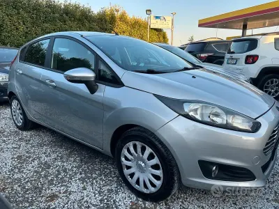 Usata Ford Fiesta 60 CV (44 kW) 2014 Grigio Utilitaria