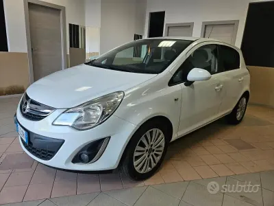 Begagnad Opel Corsa 86 HK (63 kW) 2012 Vit Halvkombi