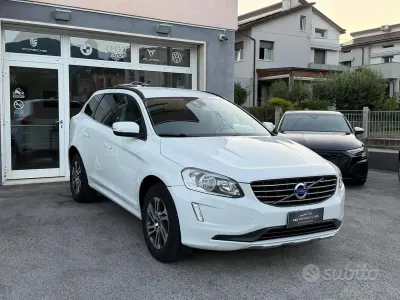 Usata Volvo V60 R-Design Momentum 181 CV (133 kW) 2015 Bianco Station wagon